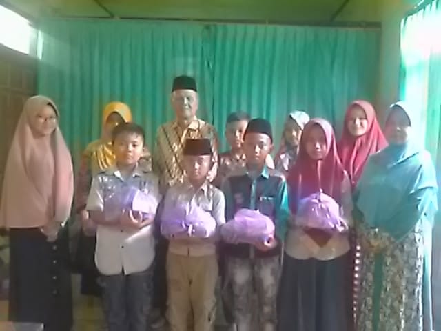 Mengasihi dan Memuliakan Anak Yatim dalam Ajaran Islam